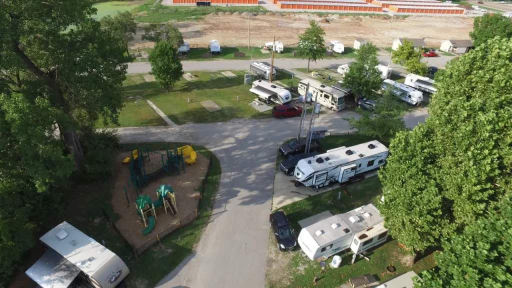 Full-hookup RV site at Cahokia RV Parque near St. Louis